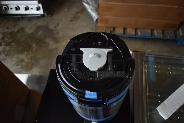 BRAND NEW SCRATCH AND DENT! Fetco L4S-10 Luxus 1 Gallon Stainless Steel Coffee Server - Image 4 of 11