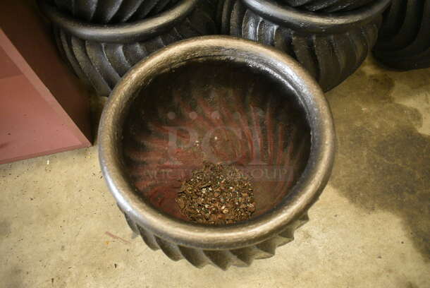 4 Black Poly Planter Pots. 13.5x13.5x15. 4 Times Your Bid! - Image 2 of 3