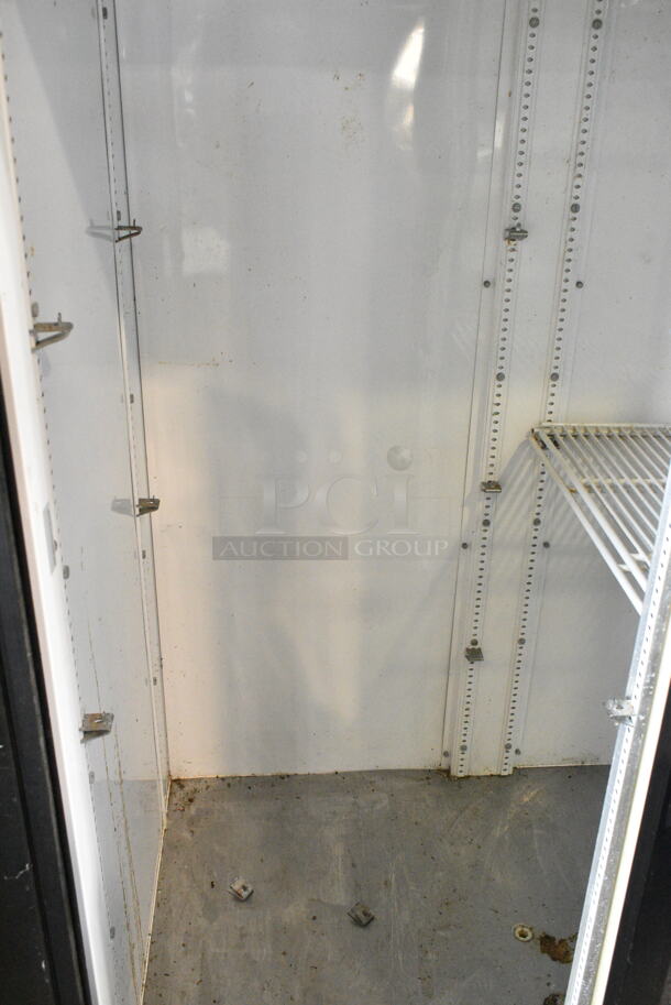 True GDM-37 Metal Commercial 2 Door Reach In Cooler Merchandiser. 115 Volts, 1 Phase. Tested and Working! - Image 5 of 6