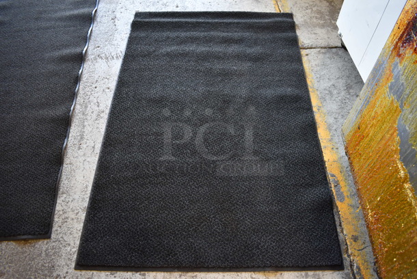 Black Floor Mat. 43.5x69