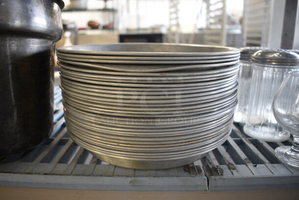 30 Metal Round Baking Pans. 10x10x1.5. 30 Times Your Bid! - Image 3 of 3