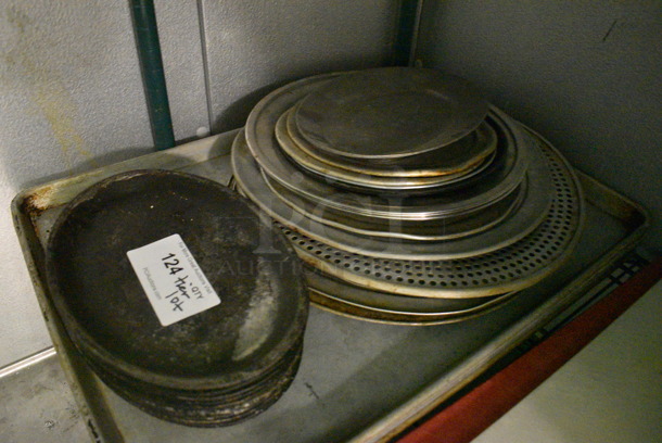 ALL ONE MONEY! Tier Lot of Various Metal Baking Pans, Cutting Boards and Drop In Bins. (kitchen) - Image 5 of 6