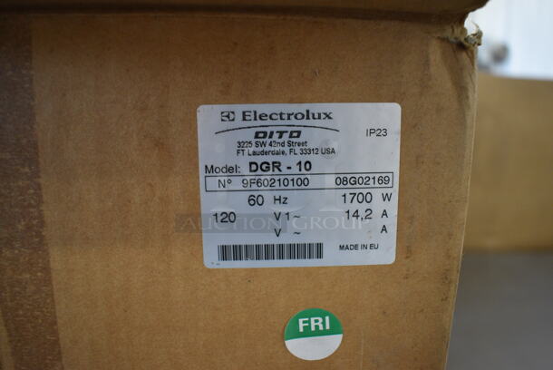 BRAND NEW IN BOX! Electrolux Model DGR-10 Stainless Steel Commercial Countertop Panini Press. 120 Volts, 1 Phase. - Image 4 of 6