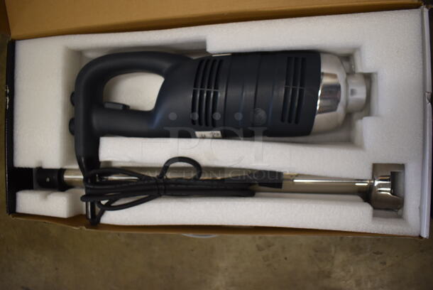 BRAND NEW SCRATCH AND DENT! AvaMix 928IBHD21 Stainless Steel Commercial 21" Shaft Immersion Blender. 120 Volts, 1 Phase. Tested and Working! - Image 6 of 9
