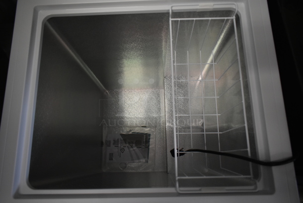 Hisense WFC050M6XWD Metal Chest Freezer. 115 Volts, 1 Phase. Tested and Working! - Image 2 of 4