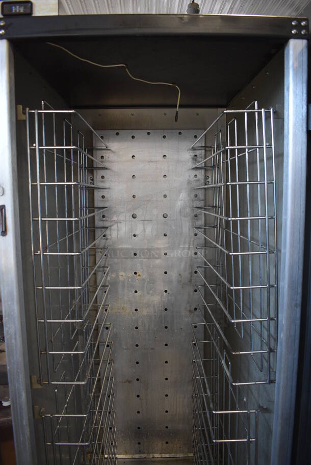 Metro Metal Commercial Single Door Warming Cabinet on Commercial Casters. See Pictures for Door Damage. 25x32x74.5. Tested and Working! - Image 3 of 6