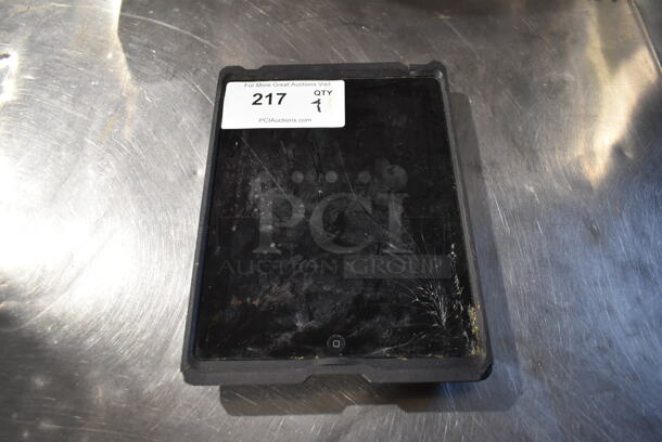 Apple A14658 iPad. See Pictures for Damage To Screen. - Image 1 of 4
