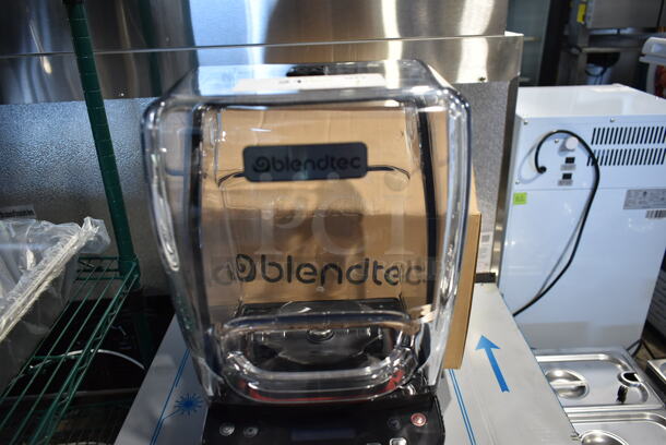BRAND NEW SCRATCH AND DENT! 2023 Blendtec CQB2 Metal Commercial Countertop Drink Blender w/ Poly Dome Cover. 120 Volts, 1 Phase. Tested and Working! - Image 4 of 11