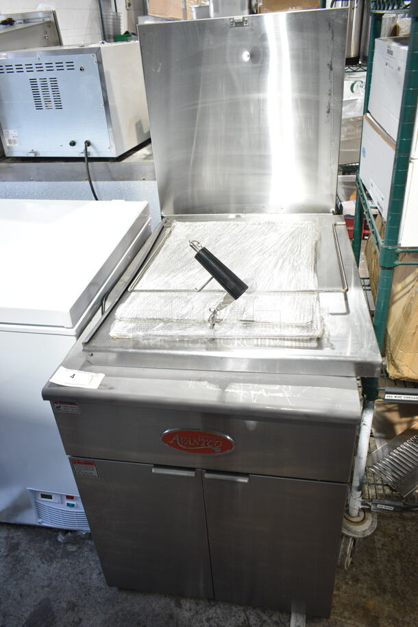 BRAND NEW SCRATCH AND DENT! 2024 Avantco 177FBF1824NG Stainless Steel Natural Gas 110-125 lb. Flat Bottom Funnel Cake / Donut Fryer. 90,000 BTU  - Image 2 of 12