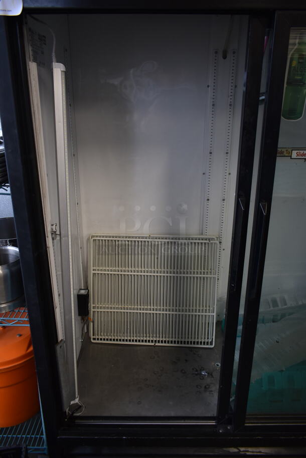 True GDM-69 Metal Commercial 3 Door Reach In Cooler Merchandiser w/ Poly Coated Racks. 115 Volts, 1 Phase. Tested and Working! - Image 5 of 9