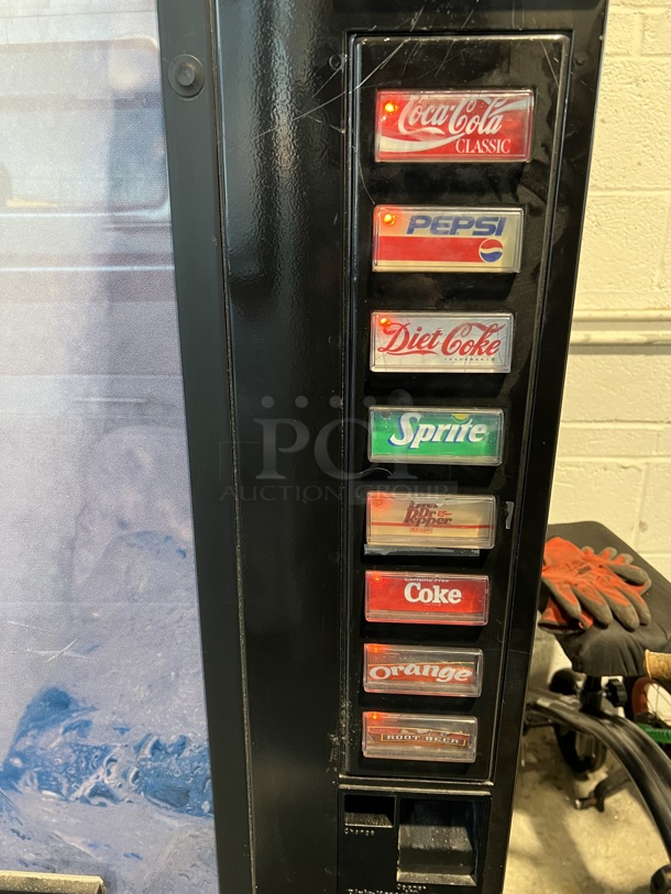 Dixie-Narco DNCB 368 / 216-8 Metal Commercial Canned Drink Vending Machine w/ Change Acceptor. Lock Has Been Drilled Out. 115 Volts, 1 Phase. 36x27x73. Tested and Powers On But Does Not Get Cold - Image 4 of 6