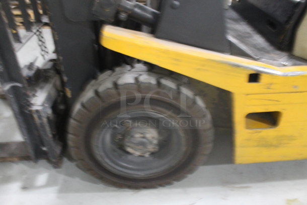 TCM FG20 Metal Commercial Propane Gas Powered Riding Forklift. Hours Read 1,550. BUYER MUST REMOVE: This Item CANNOT Be Transported; Must Pick Up By Appointment Only Approximately 1 Week After Auction Ends; Forklift Will Be Used During Pick Up Day. - Image 5 of 12