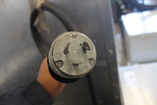 Cres Cor 121PHUA11D Metal Commercial Single Door Reach In Warming Cabinet Merchandiser on Commercial Casters. 120 Volts, 1 Phase. Could Not Test Due To Plug Style - Image 6 of 8