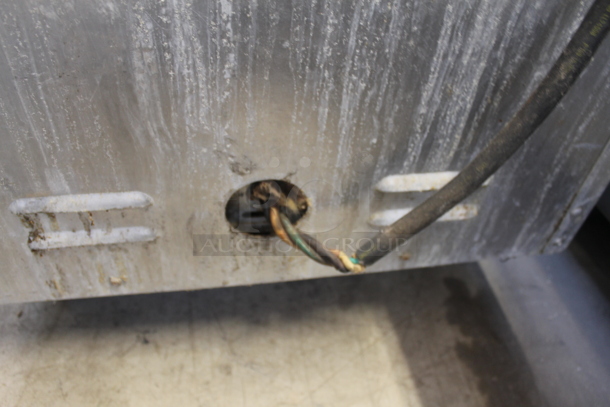 Cres Cor 121PHUA11D Metal Commercial Single Door Reach In Warming Cabinet Merchandiser on Commercial Casters. 120 Volts, 1 Phase. Could Not Test Due To Plug Style - Image 7 of 8