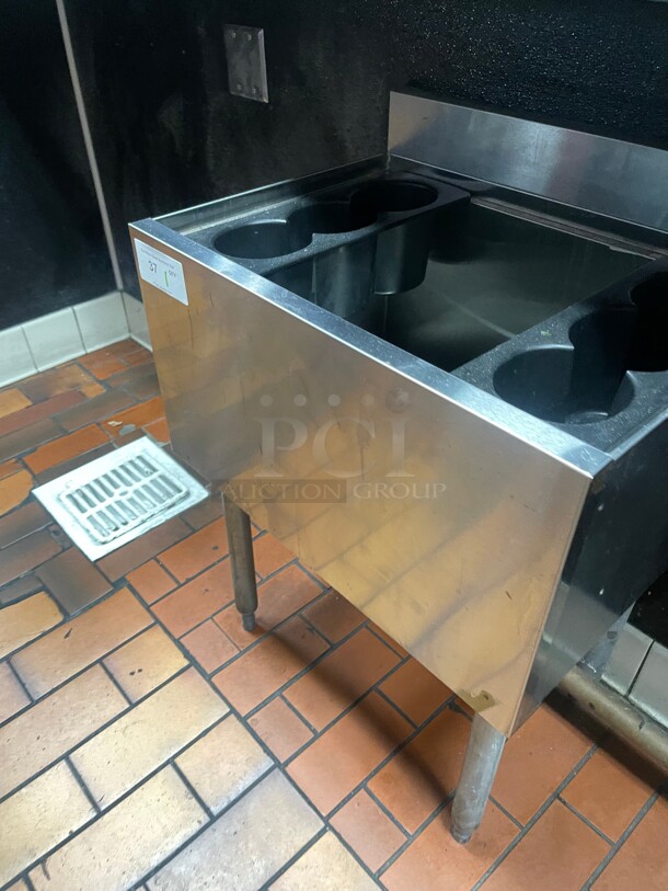 Clean! Krowne Metal 18-24-7 Silver Series 24 inch Ice Bin with Cold Plate - Image 3 of 7