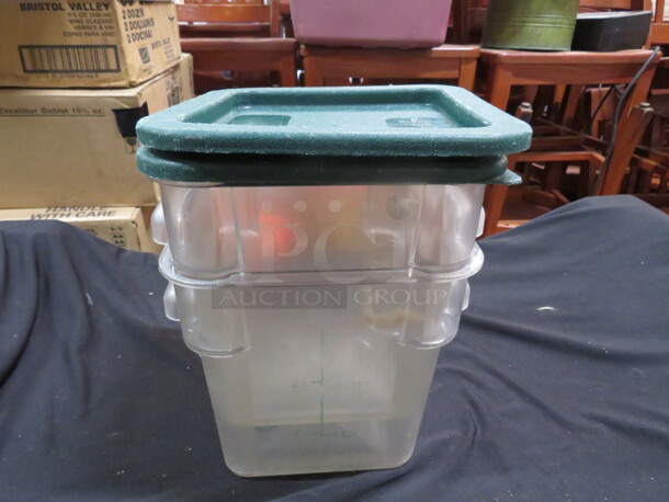 4 Quart Square Food Storage Container With Lid. 2XBID 1 Cracked Bottom.
