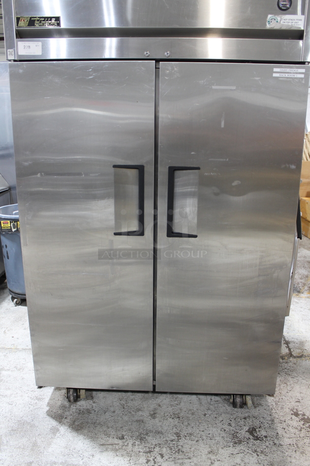 True TG2R-2S Stainless Steel Commercial 2 Door Reach In Cooler w/ Poly Coated Racks on Commercial Casters. 115 Volts, 1 Phase. Tested and Working! - Image 3 of 7