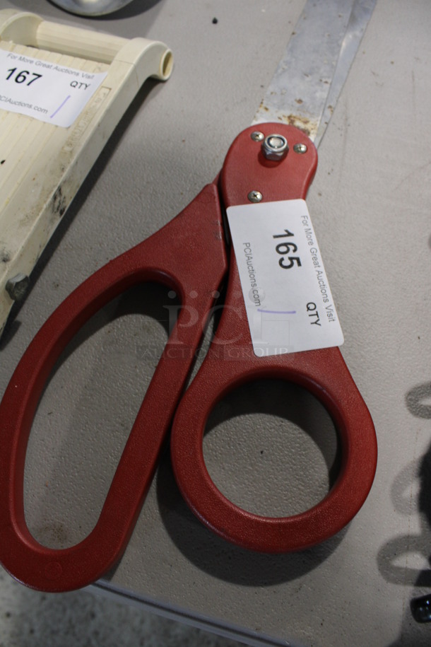 Red Wooden and Metal Oversized Scissors. 25x8x1 - Image 3 of 3