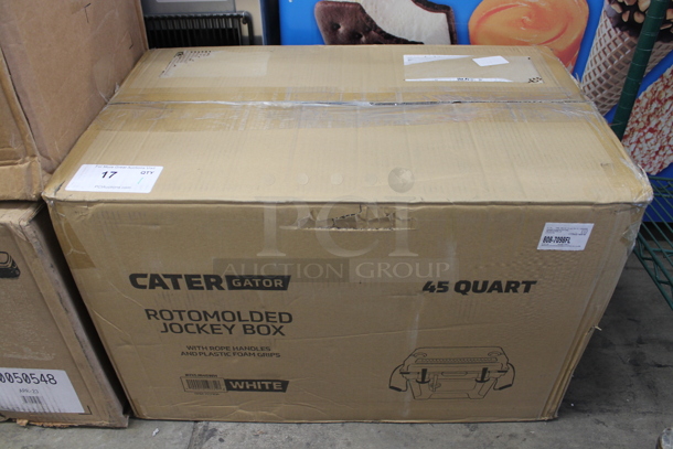 LIKE NEW! CaterGator JB45WH White 1 Faucet 47 Qt. Insulated Jockey Box with 69 ft. Coil - Image 2 of 12