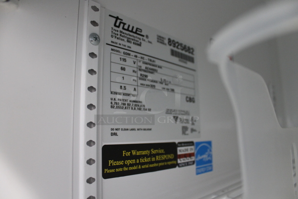 2016 True GDM-49-HC-TSL01 ENERGY STAR Metal Commercial 3 Door Reach In Cooler Merchandiser w/ Poly Coated Racks and Drink Sliders. 115 Volts, 1 Phase. Tested and Working! - Image 4 of 5