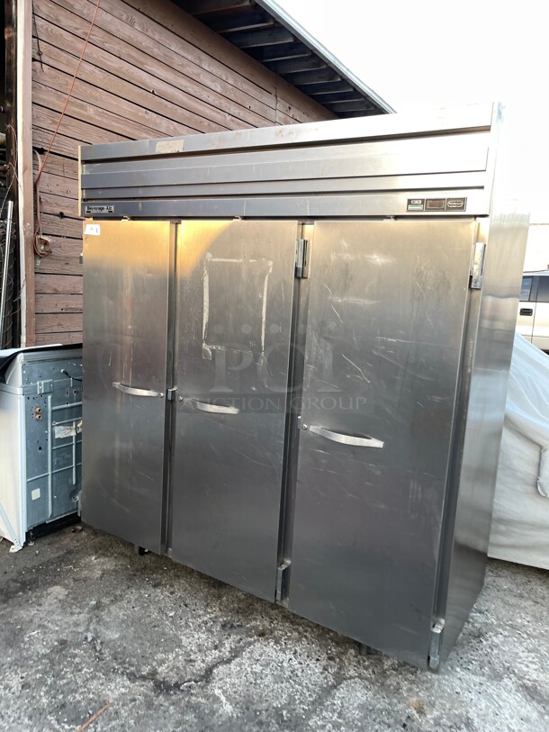 Nice! Beverage Air Three Section Reach In Refrigerator, (3) Left/Right Hinge Solid Doors, 115v NSF Tested and Working! - Image 2 of 8