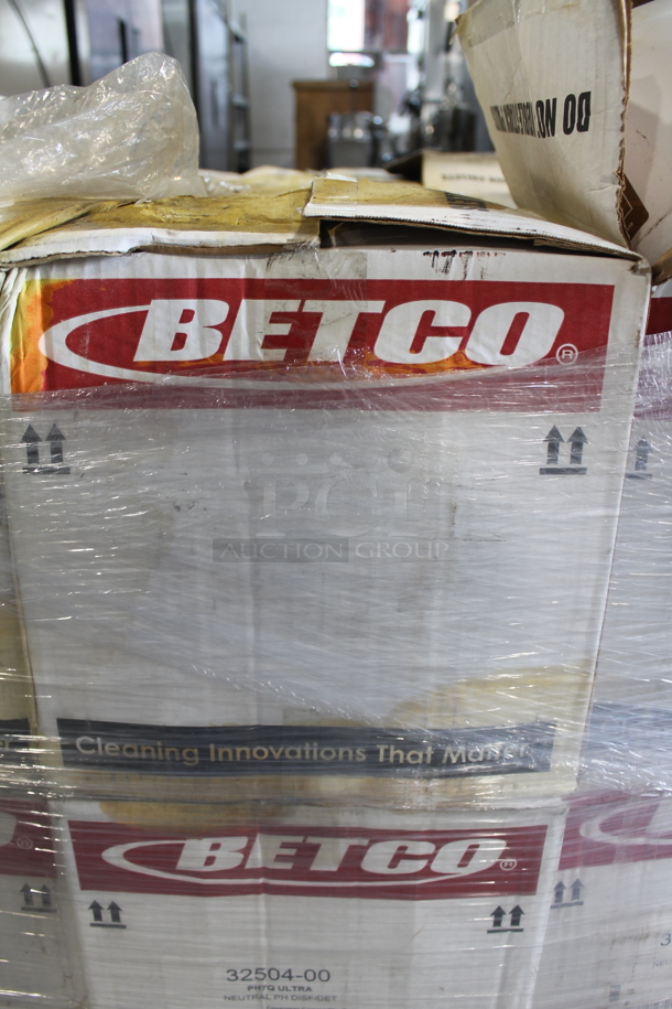 24 BRAND NEW Boxes of 4 Betco pH7Q Ultra Disinfectant Jugs. 24 Times Your Bid! - Image 4 of 4