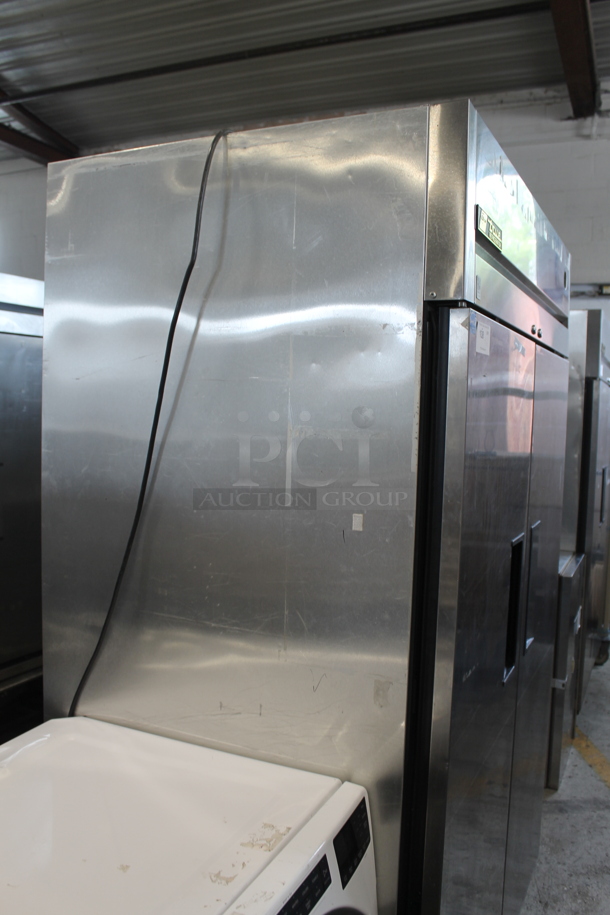 2012 True TG2R-2S ENERGY STAR Stainless Steel Commercial 2 Door Reach In Cooler w/ Poly Coated Racks on Commercial Casters. 115 Volts, 1 Phase. Tested and Powers On But Does Not Get Cold - Image 5 of 11