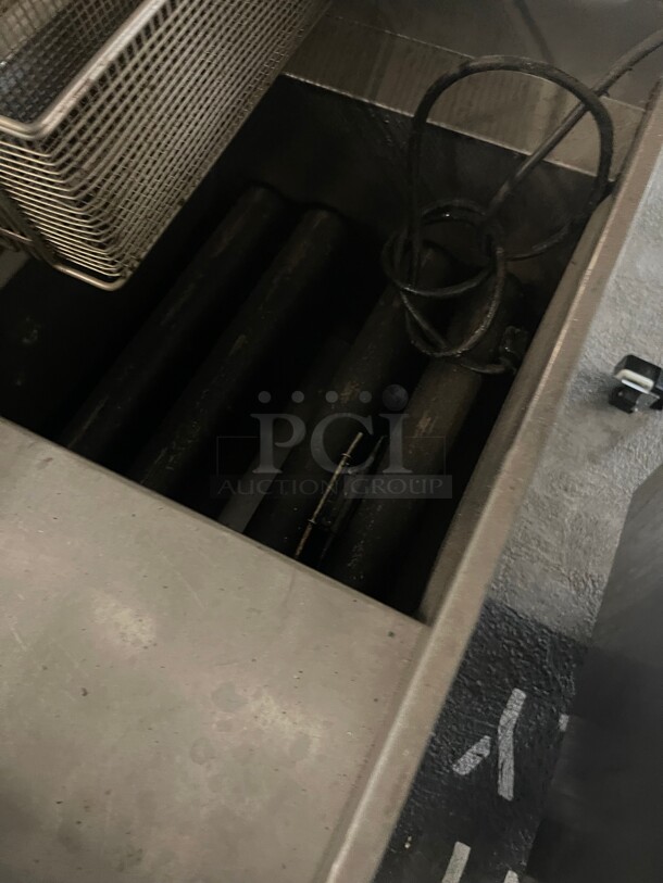 Nice! Pitco SSH55 Gas Commercial  Double Fryer - (2) 50 lb Vats, Floor Model, With Automatic Filtration System Natural Gas NSF Tested and Working! - Image 7 of 10