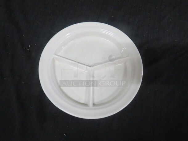 9 Inch Buffalo 3 Compartment Plate.  - Image 1 of 2