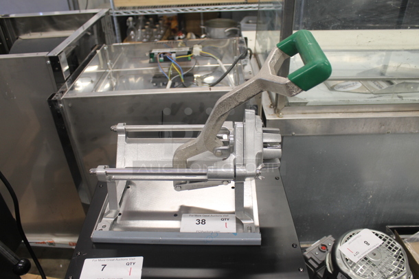 BRAND NEW SCRATCH AND DENT! Commercial Stainless Steel Countertop Food Slicer. Tested And Working! - Image 3 of 5