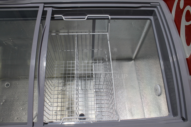 Avantco Metal Commercial Chest Freezer Merchandiser. Tested and Working! - Image 3 of 3