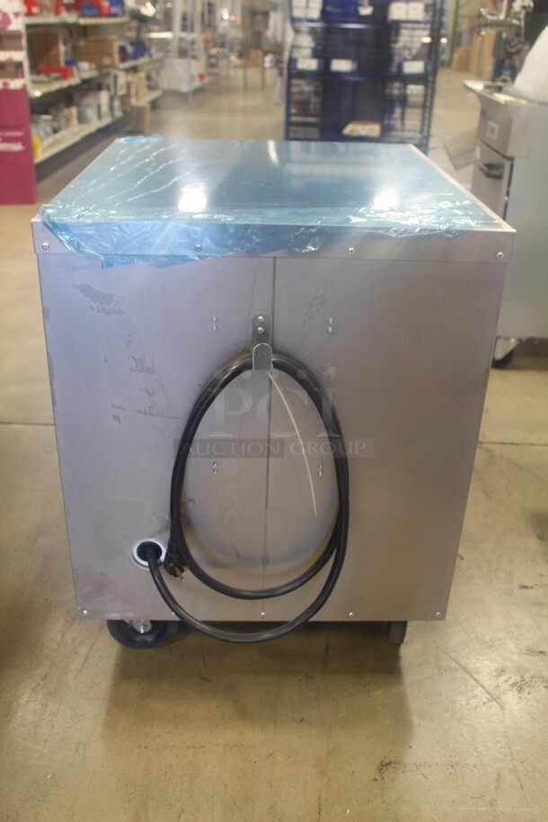 NEW! Carter Hoffmann Model HBF5A2GM-2 Commercial Hotlogix Half Size Heated Holding Cabinet On Casters. 24.5x29.5x31.5. 120V/60Hz.  - Image 6 of 7