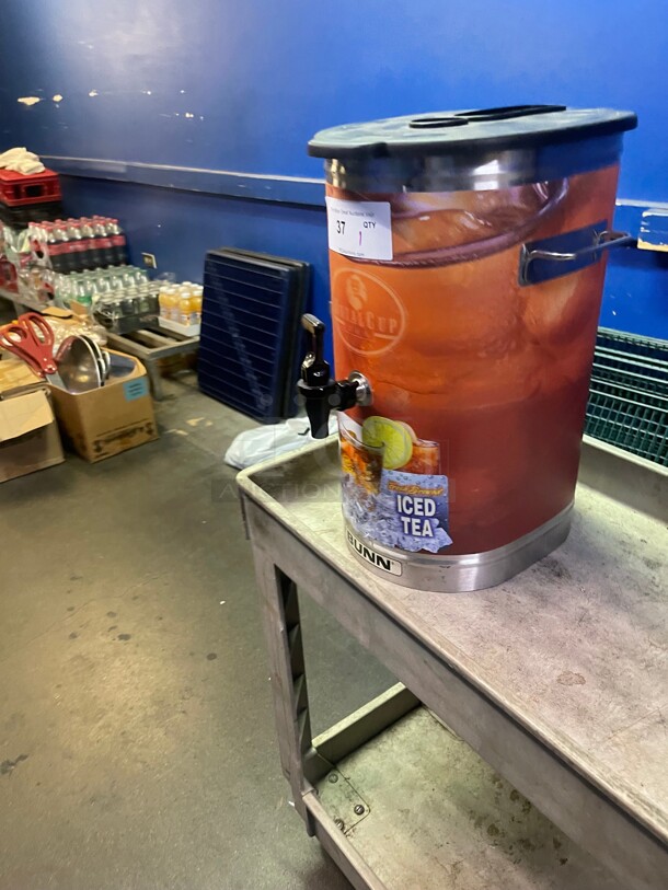 Clean! Bunn TDO-4 4 Gallon Commercial Iced Tea Dispenser with Brew-Through Lid NSF  - Image 3 of 5