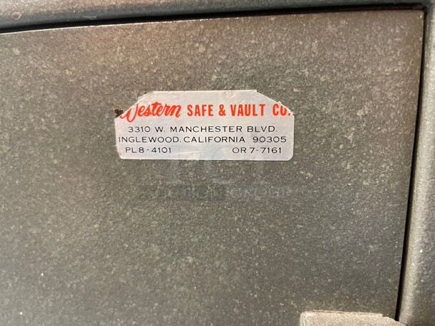 Nice! Mosler Safe Commercial Fire Resistance Safe Class 350 With Relocking Device 1 Hour Fire Safe With Open Combination NSF 25x25x58 - Image 4 of 8