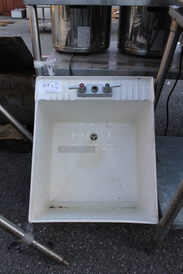 White Poly Single Bay Sink. No Legs. - Image 1 of 4