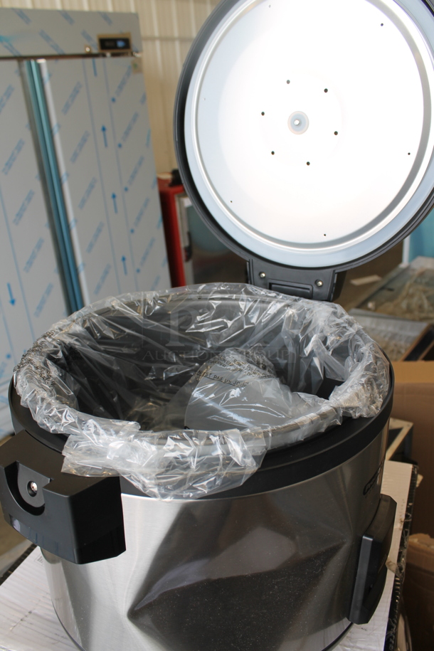 BRAND NEW SCRATCH AND DENT! Proctor Silex 37560R Stainless Steel Commercial Countertop Rice Cooker. 120 Volts, 1 Phase. Tested and Working! - Image 6 of 6