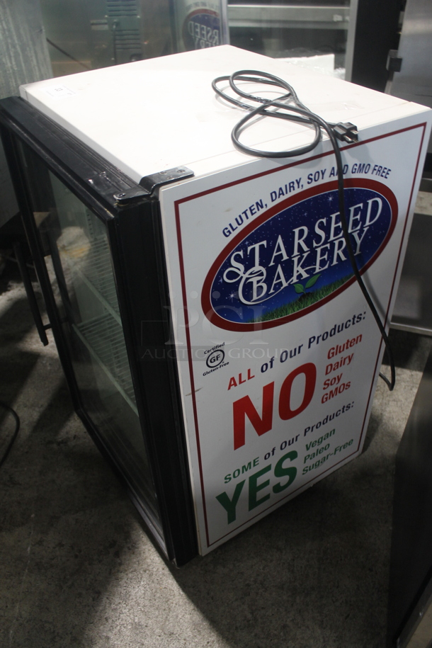 2015 True GDM-07-LD ENERGY STAR Metal Commercial Mini Cooler Merchandiser w/ Poly Coated Rack. 115 Volts, 1 Phase. Tested and Powers On But Does Not Get Cold - Image 4 of 7