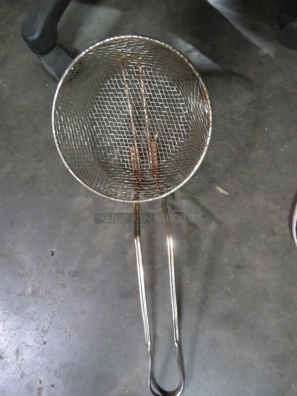 One Round Fry Basket. - Image 1 of 1