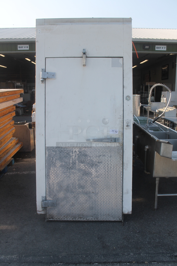 10'x14' Walk In Freezer Box w/ Celson AKA9461ENADQ 208-230 Volt, 1 Phase Compressor and Climate Control LSC130AEWMC6K 115 Volt, 1 Phase Evaporator. Does Not Have Floor. Information Provided By The Consignor But Not Verified By PCI Auctions. - Image 2 of 11