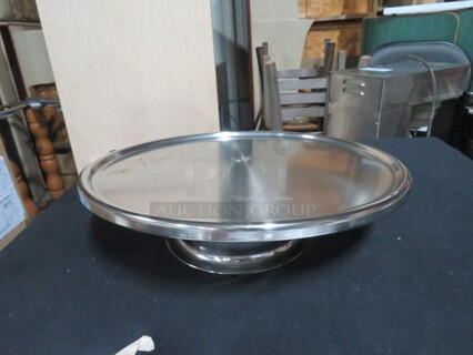 One NEW Pizza/Pie Holder. 