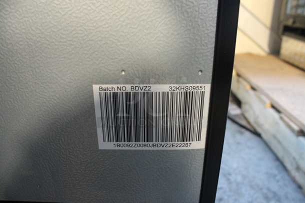 Metal Mini Cooler. 115 Volts, 1 Phase. Tested and Powers On But Does Not Get Cold - Image 5 of 6