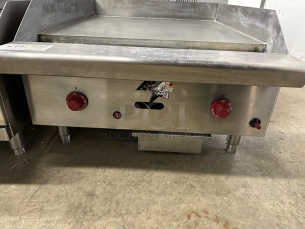 Asber AETG24HNG Stainless Steel Commercial Countertop Natural Gas Powered Flat Top Griddle. 60,000 BTU. - Image 3 of 4