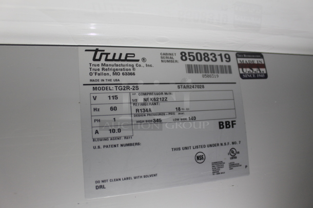 2015 True TG2R-2S Commercial Stainless Steel Two Door Reach In Cooler With Polycoated Racks on Commercial Casters. 115V, 1 Phase. Tested and Working! - Image 5 of 5