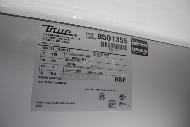 2015 True TG2R-2S Commercial Stainless Steel Two Door Reach In Cooler With Polycoated Racks  115V, 1 Phase. Tested and Working! - Image 6 of 6