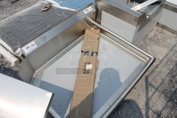 BRAND NEW SCRATCH AND DENT! Regency 600CDT36R Commercial Stainless Steel Clean Dish Table With Right Drainboard And Galvanized Legs - Image 2 of 5