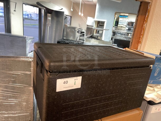 Clean! Cambro Cam GoBox® Black Top Loading EPP Insulated Food Pan Carrier - 8inch Deep Full-Size Pan Max Capacity  NSF - Image 2 of 7