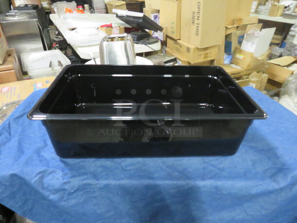 One NEW Black Full Size 6 Inch Deep Cambro Food Storage Container.