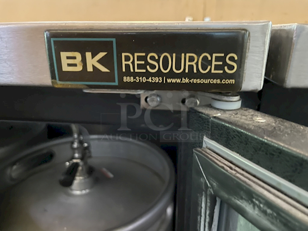 PERFECT WORKING ORDER! BK-Resources DBC-24-95 Draft Beer Cooler, 95-1/2″ x 28″ x 37″(h) w/ (6) Taps, (3) Polished Stainless Steel Towers, (3) Solid Stay Open Doors, Light, holds (5) Kegs, 18 ga. Stainless Steel - 115V 50/60HZ - Image 5 of 6