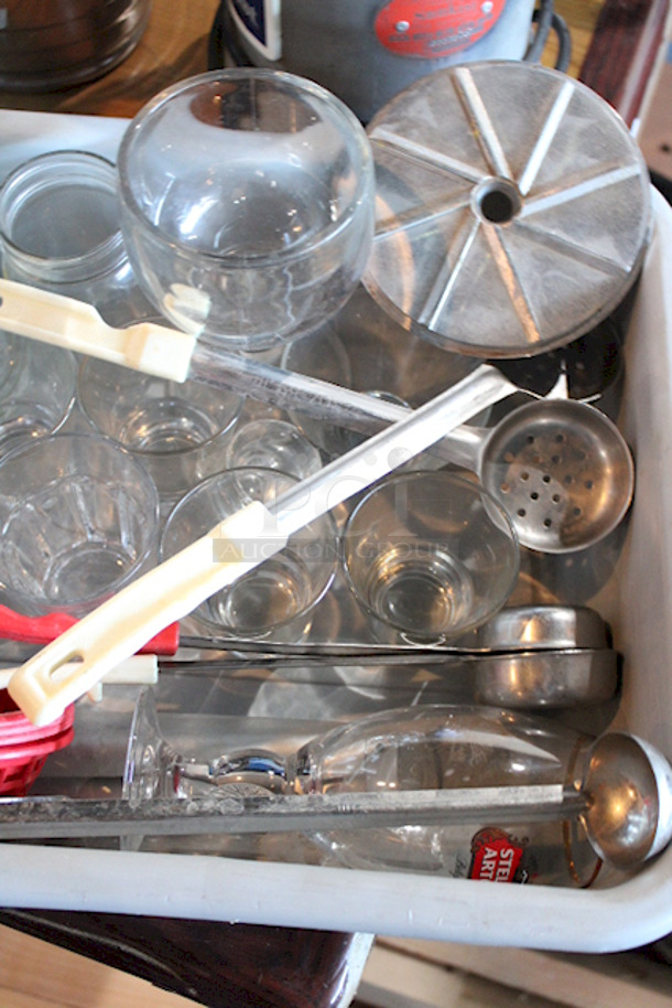 BUS TUB FULL OF MISC RESTAURANTWARE! - Image 4 of 12