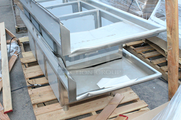 BRAND NEW SCRATCH AND DENT! Regency 94" 16-Gauge Stainless Steel Three Compartment Commercial Sink with 2 Drainboards - 18" x 24" x 14" Bowls. Units are dented. NOTHING MAJOR!! 2x Your Bid.  - Image 4 of 7